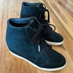 Sorel Out and About Wedge - EUC - 7.5